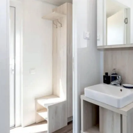 Tinyhouse/chalet In Vollmoebliert/klima Kolonia